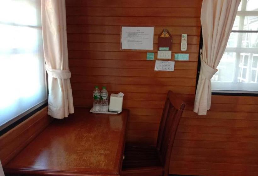 Fotos del hotel Lunar Hut Resort:  9