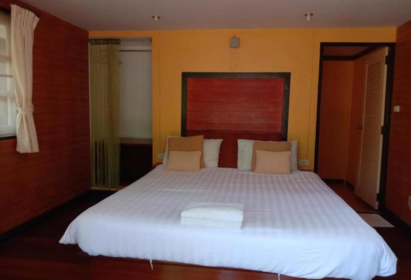 Fotos del hotel Lunar Hut Resort:  13
