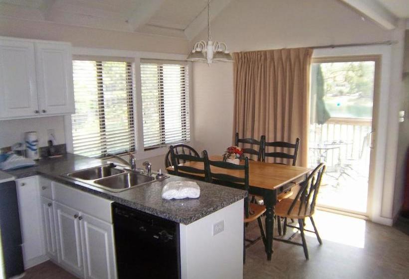 בית מלון כפרי Waterwood Townhouses