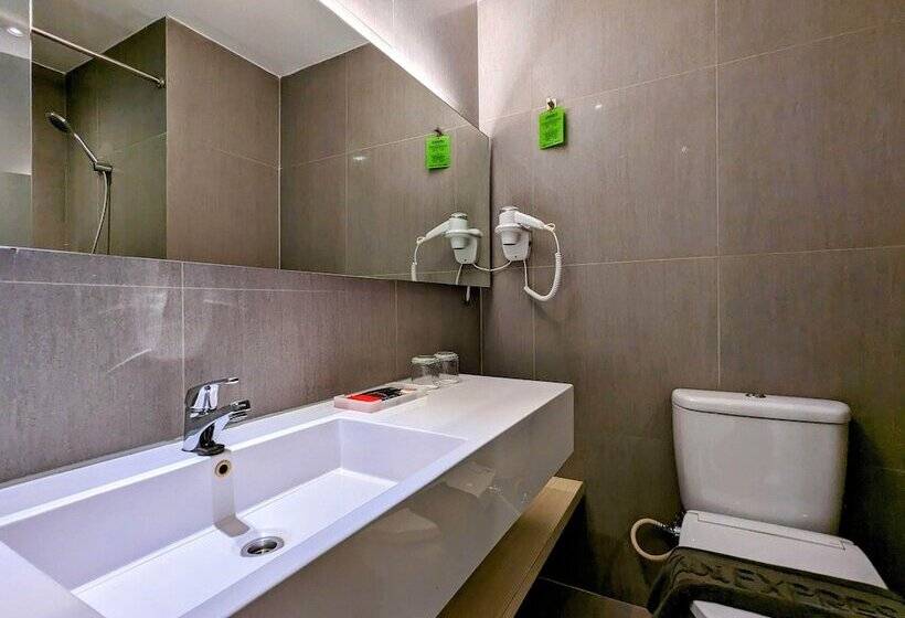 هتل Zuri Express Lippo Cikarang