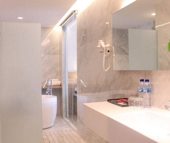 هتل Zuri Express Lippo Cikarang