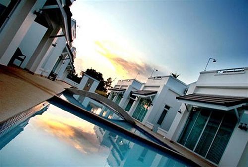 Pineapple Hills Resort