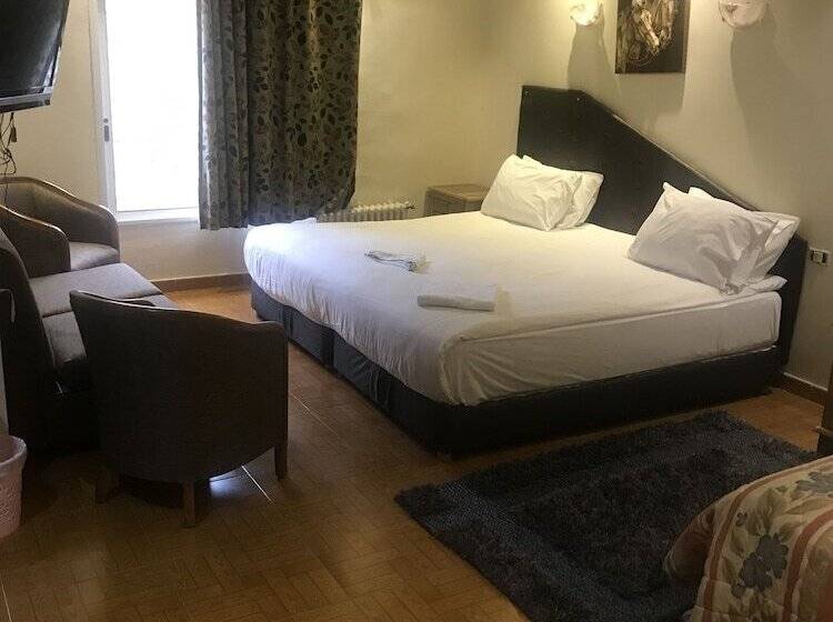 تختخواب و صبحانه Alpine Hotel Cedars