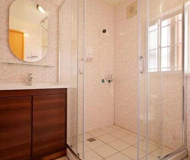 تختخواب و صبحانه He Feng Homestay