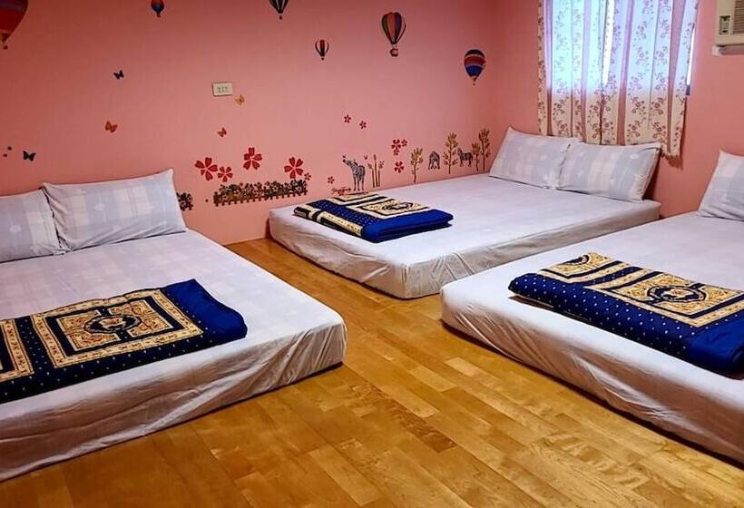 تختخواب و صبحانه Pthles Guest House