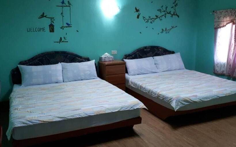 تختخواب و صبحانه Pthles Guest House