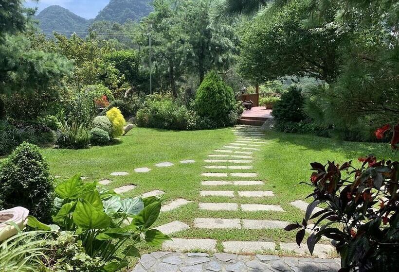 تختخواب و صبحانه Shanlin Songjing Leisure Farm