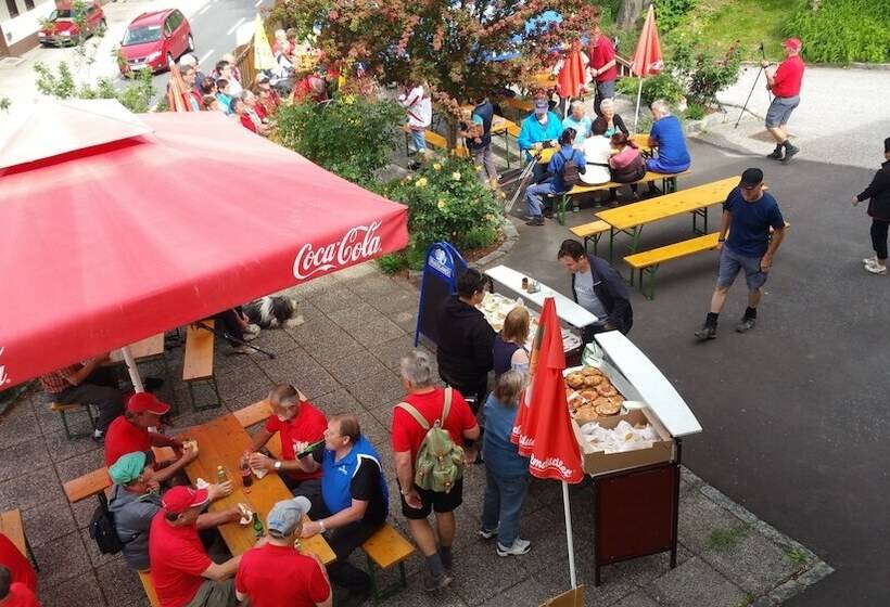 ホテル Gasthof Zur Grossen Linde