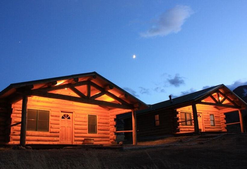 בית מלון כפרי Rand Creek Ranch