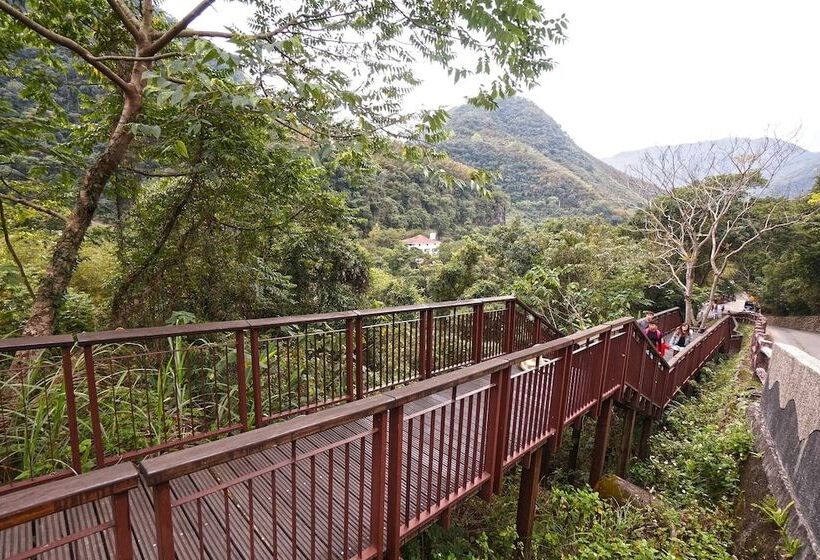 پانسیون Xanadu Hostel