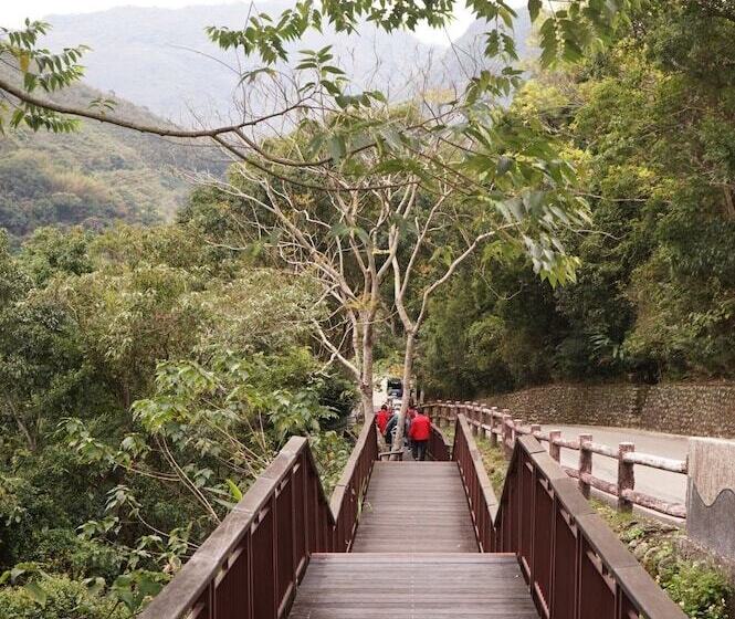 پانسیون Xanadu Hostel