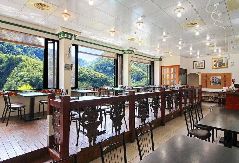 پانسیون Xanadu Hostel