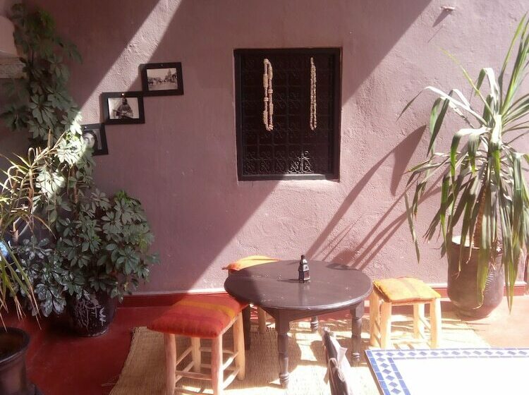 مبيت وإفطار Dar Tadout