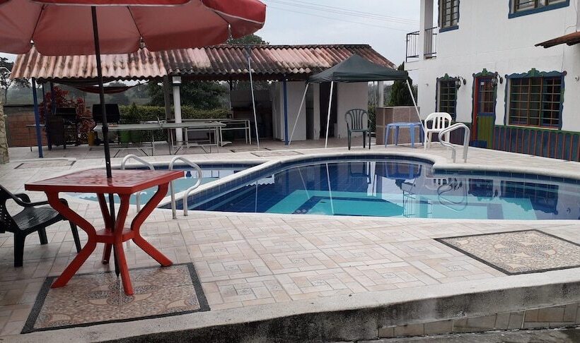 تختخواب و صبحانه Darion S