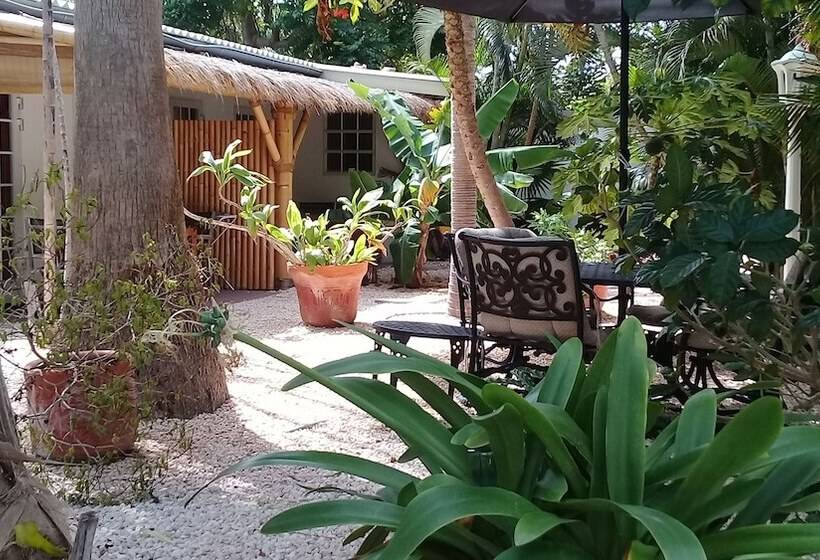 تختخواب و صبحانه Sombré Di Kabana