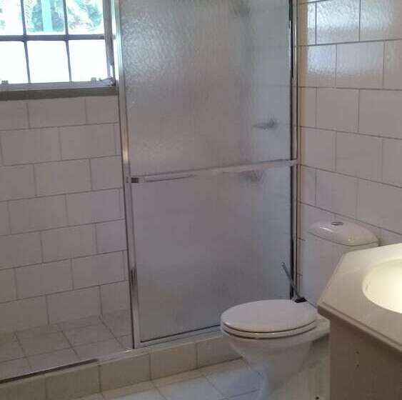 تختخواب و صبحانه Sombré Di Kabana