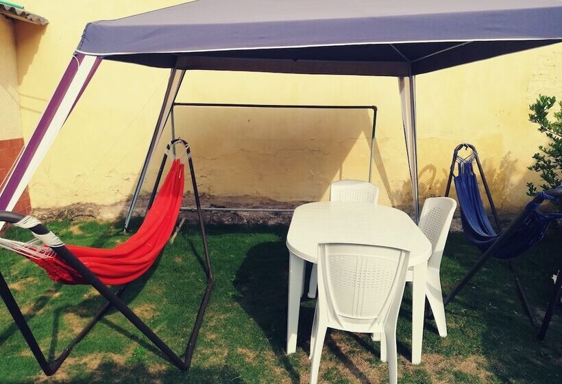 Casa La Vieja Guardia   Hostel