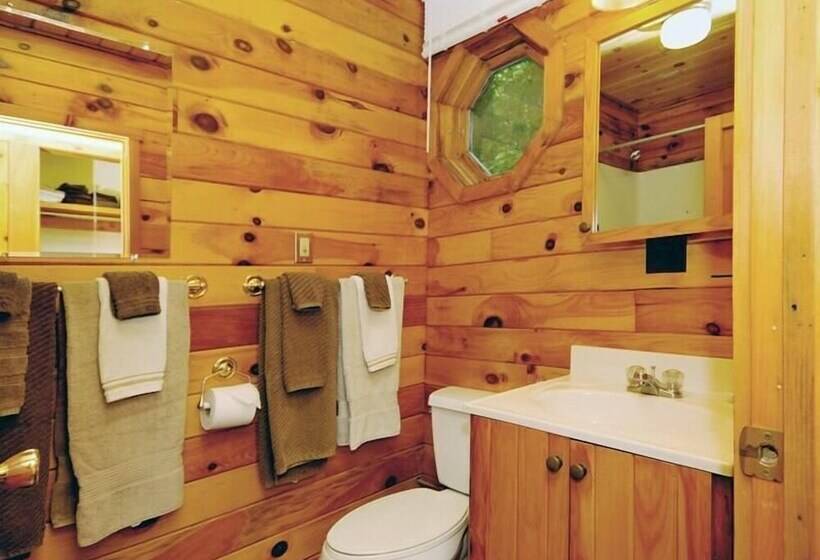 Cedarwood Lodge