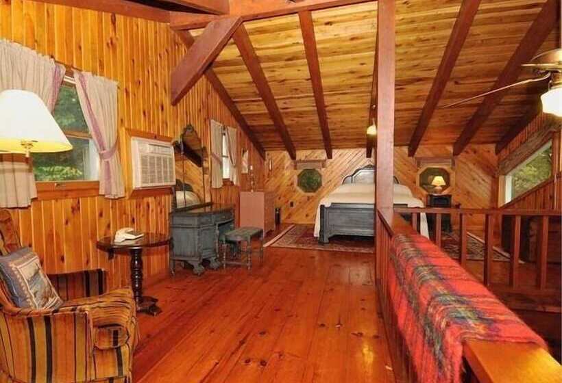 Cedarwood Lodge
