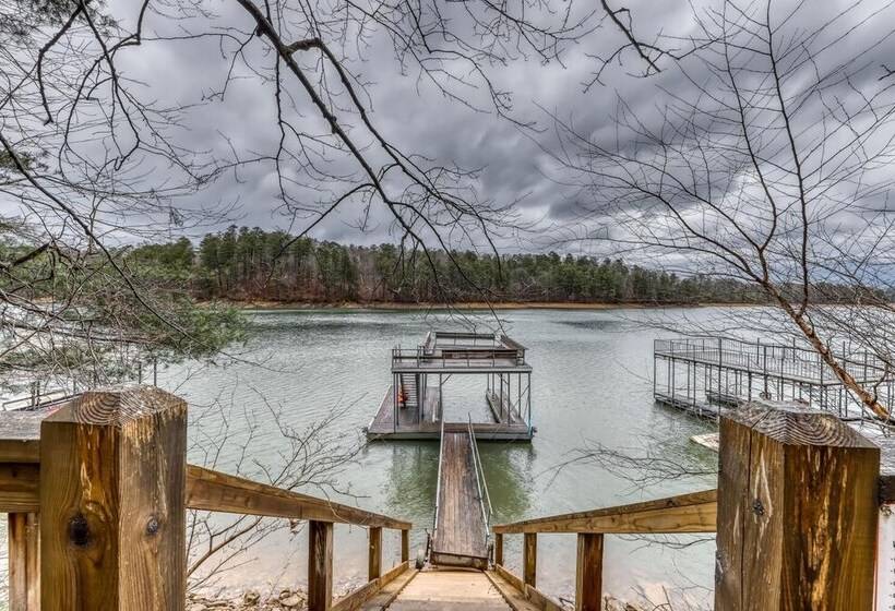 Deepwater Lodge