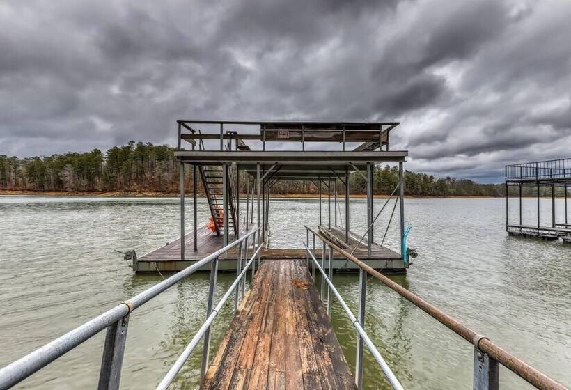 Deepwater Lodge