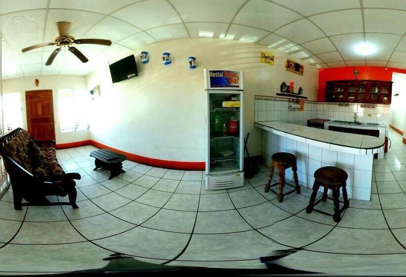 Hostal Brisas Y Olas   Hostel