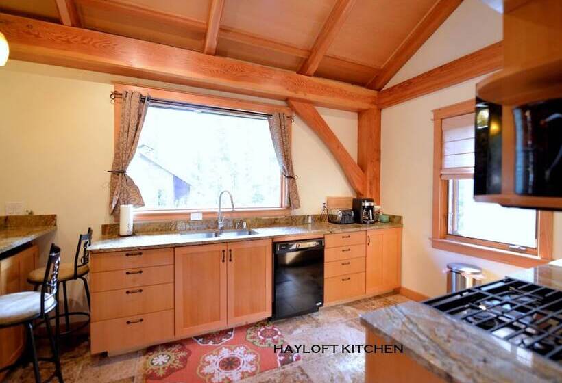 בית מלון כפרי Carriage House Accommodations