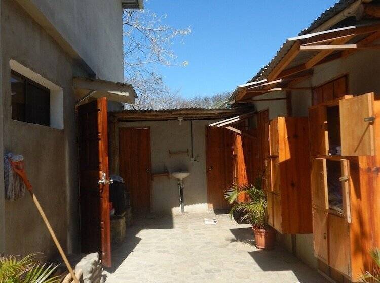 هتل Hostal Cafecerveza