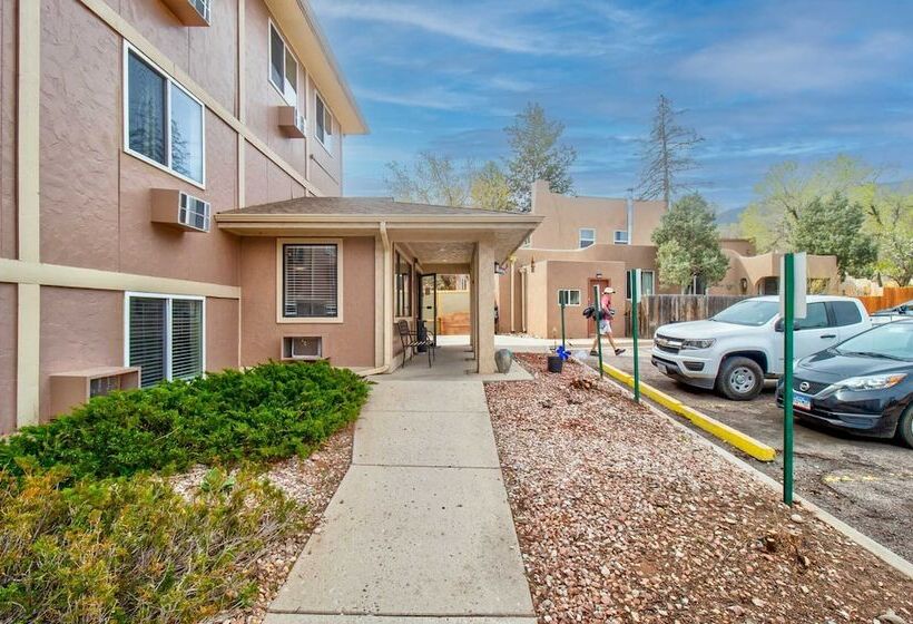 فندق Manitou Cog Lodge Inc Dba Manitou Inn