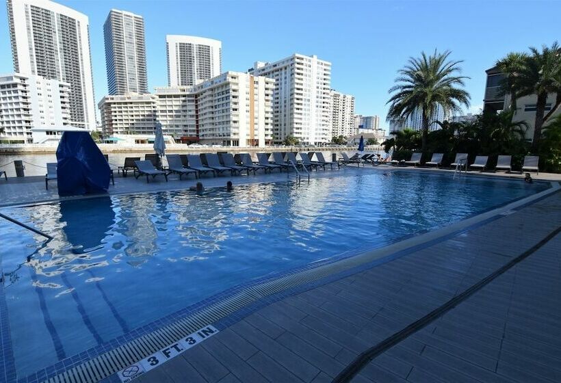 فندق Stunning Ocean & Bay View Residence 1 Bed 1 Bath @ Beachwalk