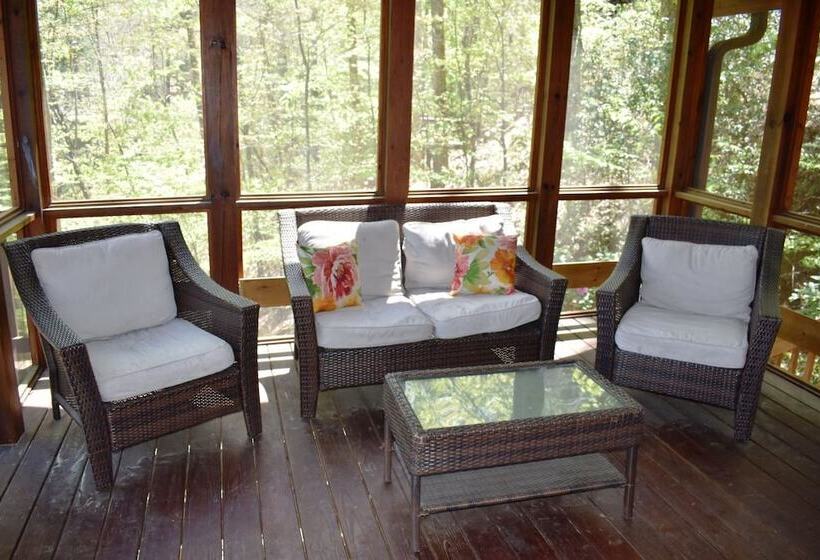 Lakeside Lodge