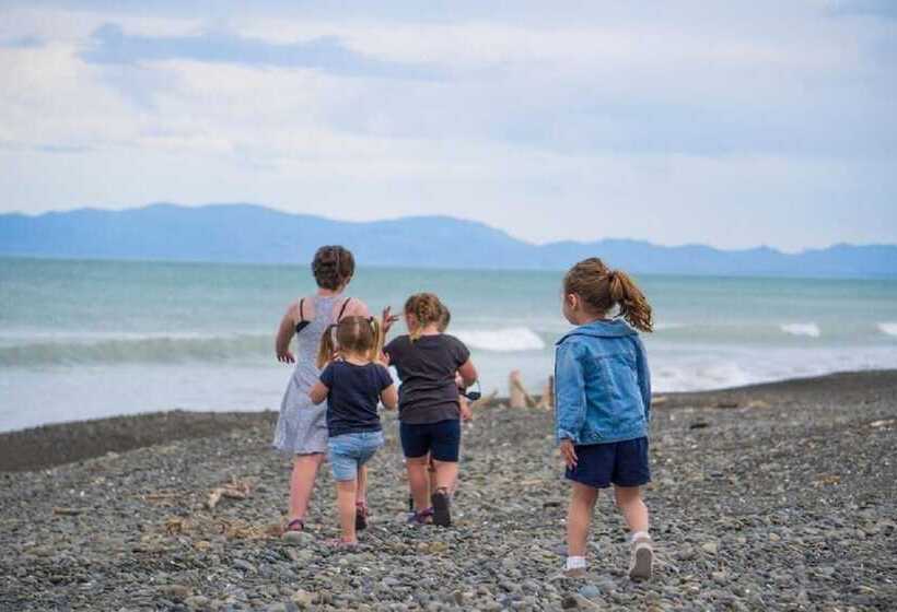 منتجع Leithfield Beach Holiday Park
