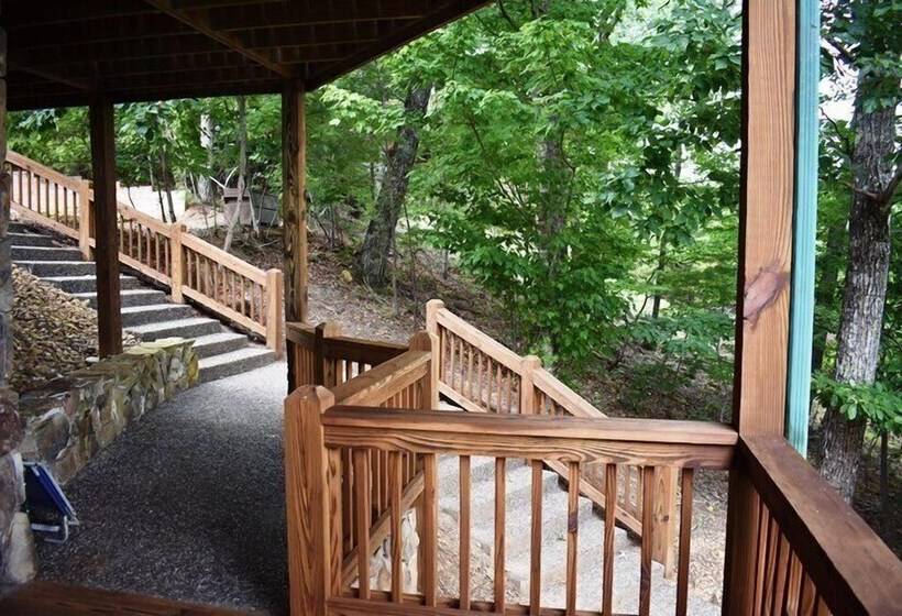 Wisteria Lodge