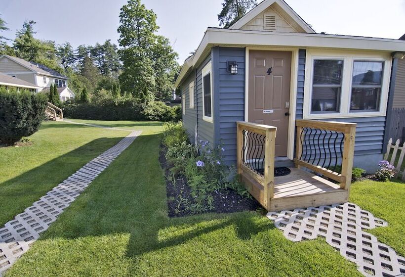 Beach Cottages At Lake George