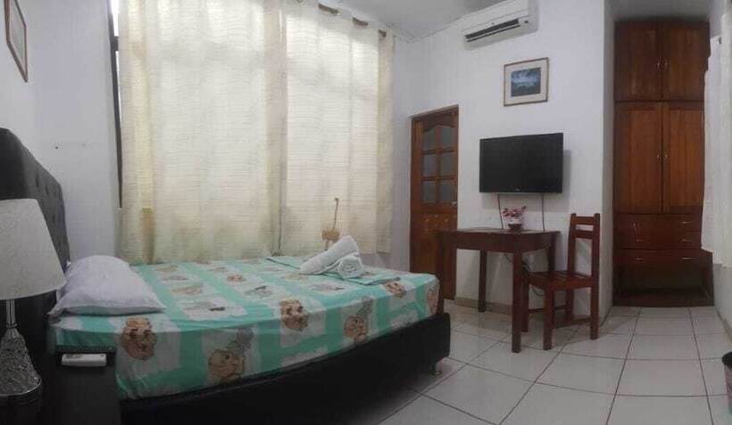 פונדק Iguana Haus Iquitos