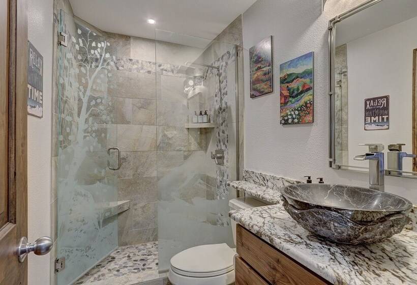 هتل 4br Renovated   Sleeps 12  Downtown Breck By Redawning