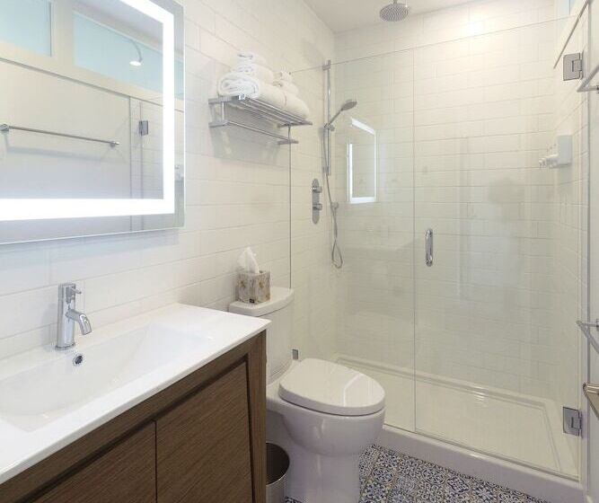 فندق Artisan Suites On Bowen