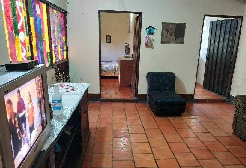 هتل Hostel Ferme Shamba La