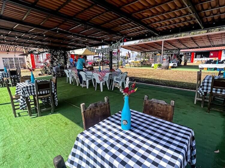 فندق Parador La Mesa Redonda