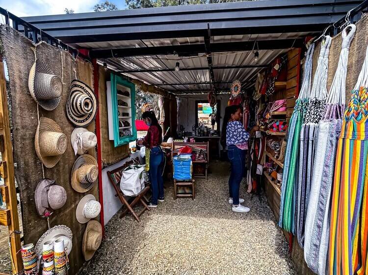 فندق Parador La Mesa Redonda