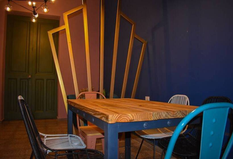 Hostal Sole   Hostel
