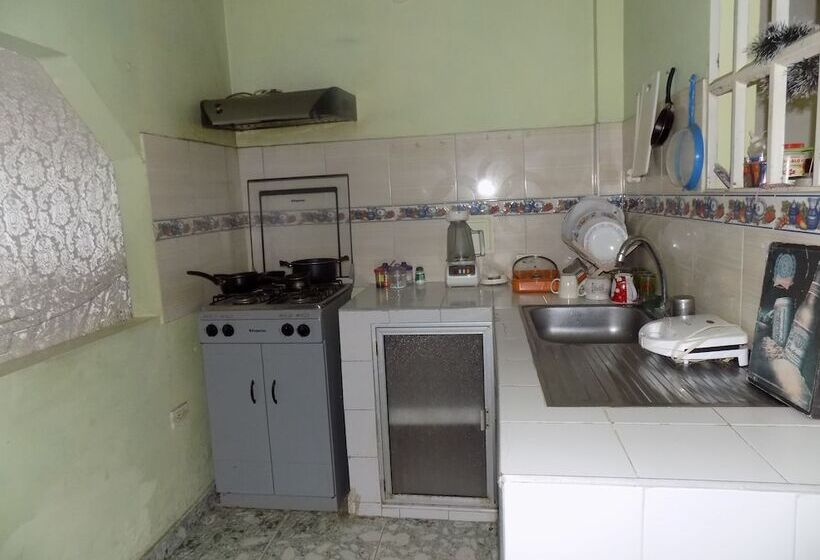 مسافرخانه Los De A Pie