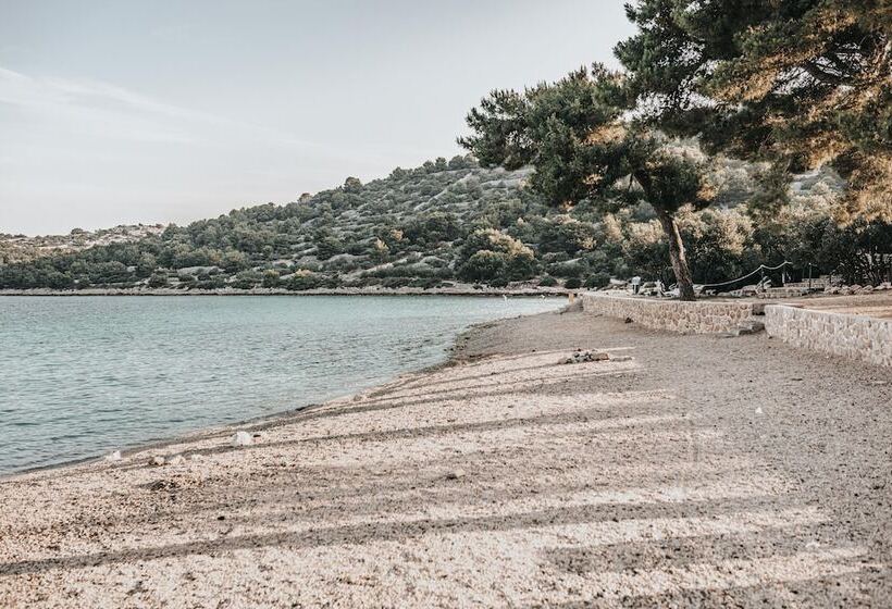 בית מלון כפרי Colentum Resort Murter