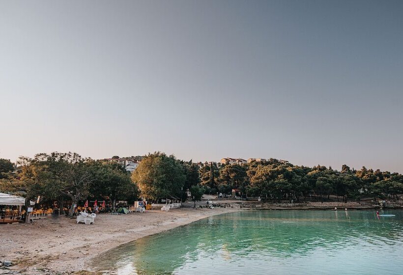 בית מלון כפרי Colentum Resort Murter