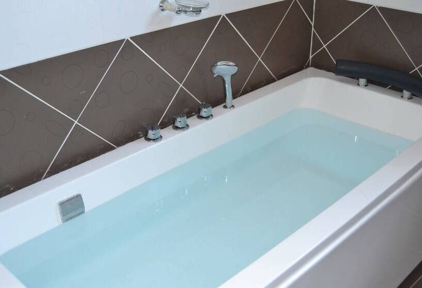 پانسیون The Hive Guest House