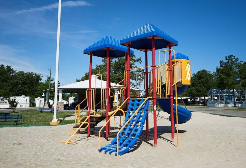 渡假胜地  Grey S Point Camp