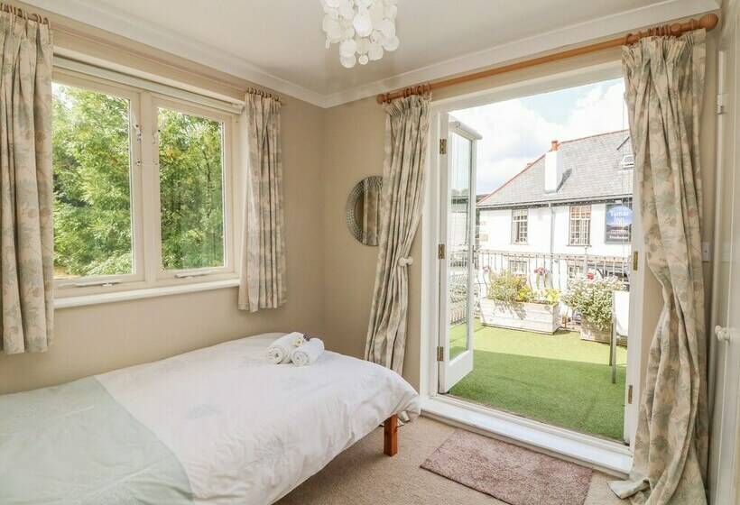 1 River Cottage
