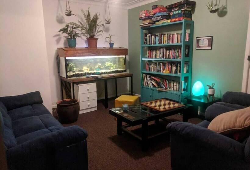 هاستل Ozzie Pozzie Backpackers   Yha