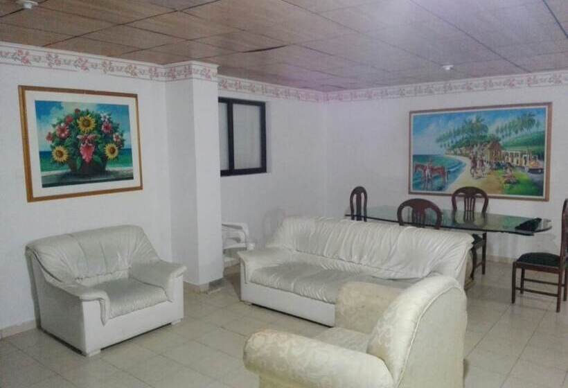 Down Town Beach Sarie Bay