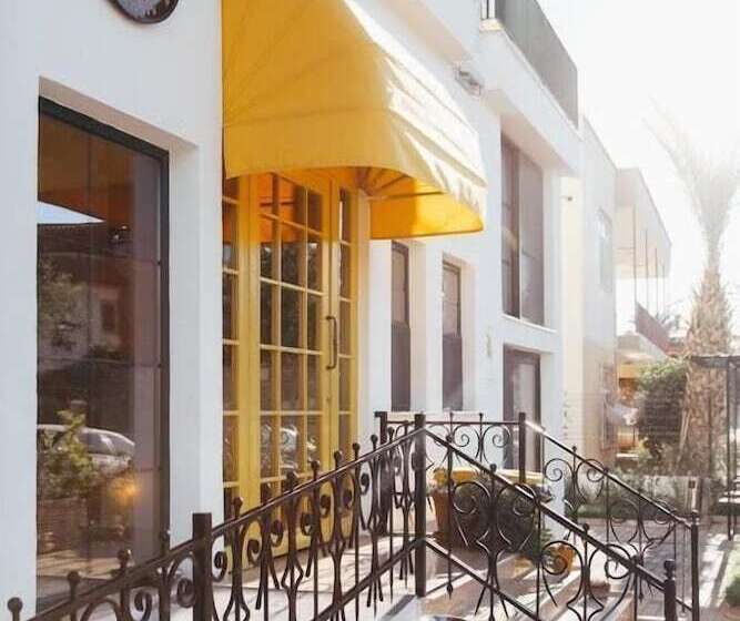 هتل Limon Inn
